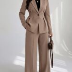Elegantiškas 2 dalių moteriškas kostiumėlis