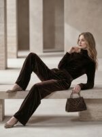 Elegantiškas moteriškas veliūrinis 2 dalių kostiumėlis
