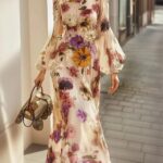 Elegantiška ilga suknelė su gėlių raštu