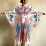 Kimono stiliaus chalatas su gėlių ir paukščių raštu