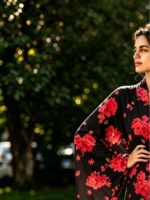 Juodas kimono chalatas su gėlių raštu - Image 2