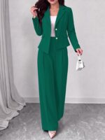 Elegantiškas moteriškas žalias kostiumas