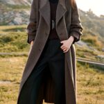 Moteriškas vilnos paltas su diržu – elegantiškas demisezoninis modelis