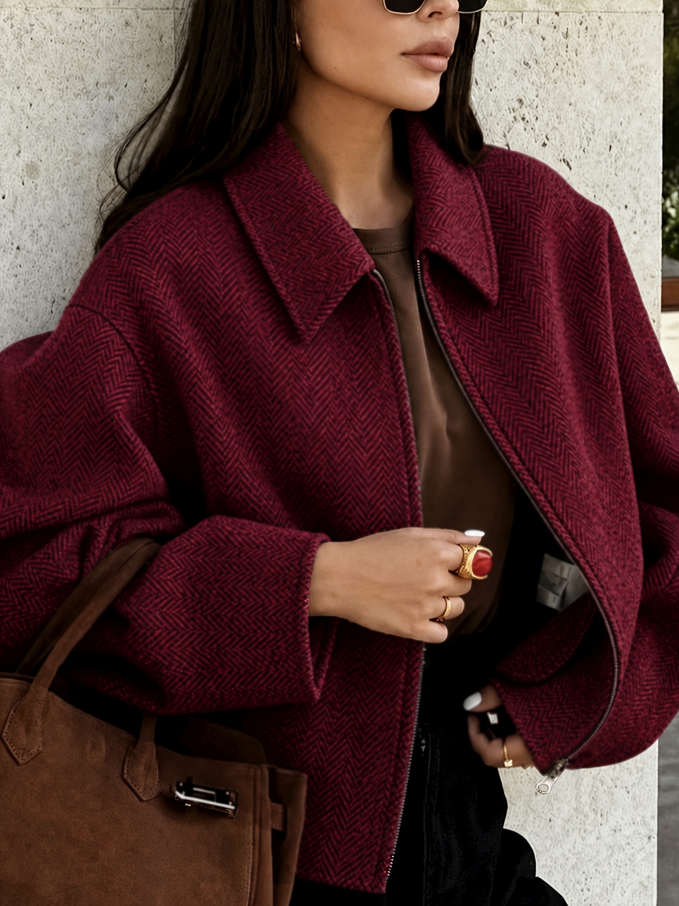 product-fancy-cc45f716-8698-40c9-b947-6e27c8104308 Moteriškas bordo spalvos „Herringbone“ rašto trumpas paltas/švarkas - Image 1